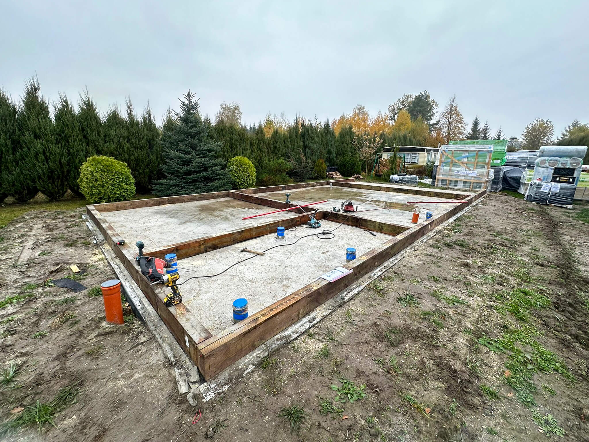 fondations petite maison 44m2 préfabriquée kit RE2020 avec permis de construire ROANNE V2_A2 Chalet Pro fondations petite maison 44m2 préfabriquée kit RE2020 avec permis de construire ROANNE V2_A2 Chalet Pro