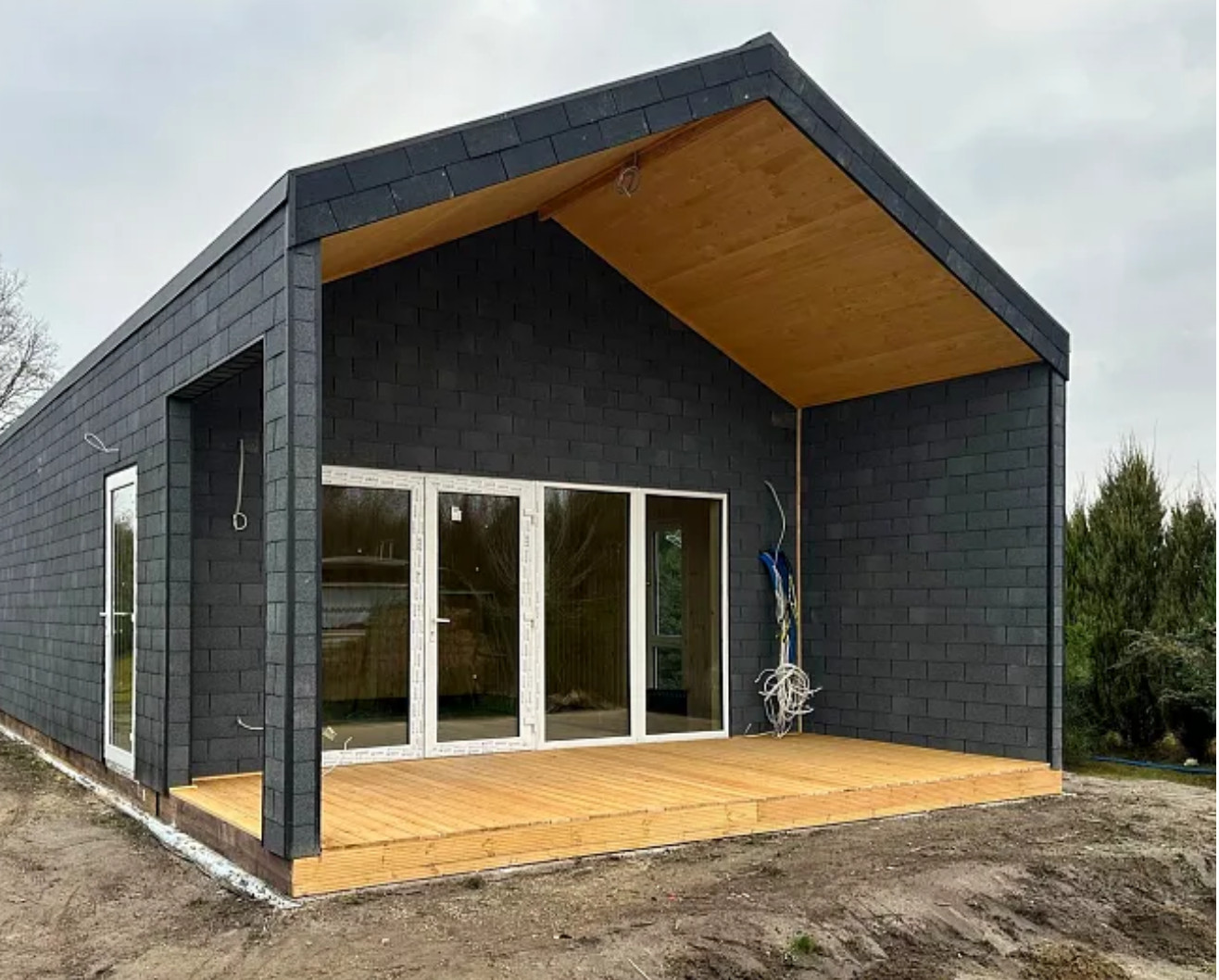petite maison 44m2 préfabriquée kit RE2020 avec permis de construire ROANNE V2_A2 Chalet Pro petite maison 44m2 préfabriquée kit RE2020 avec permis de construire ROANNE V2_A2 Chalet Pro