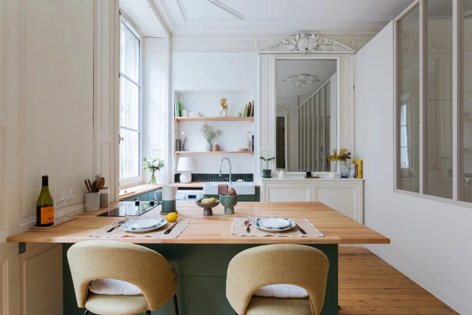studio rénové 25m2 Bordeaux avec verrière blanche pour chambre dans immeuble haussmannien décoration contemporaine studio rénové 25m2 Bordeaux avec verrière blanche pour chambre dans immeuble haussmannien décoration contemporaine