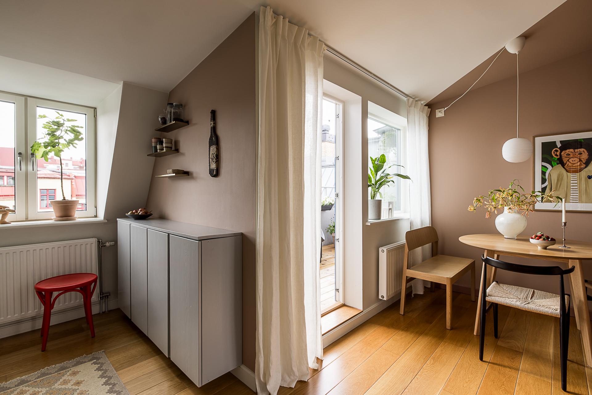 cuisine décoration contemporaine appartement avec lampadaire IKEA PS 2026