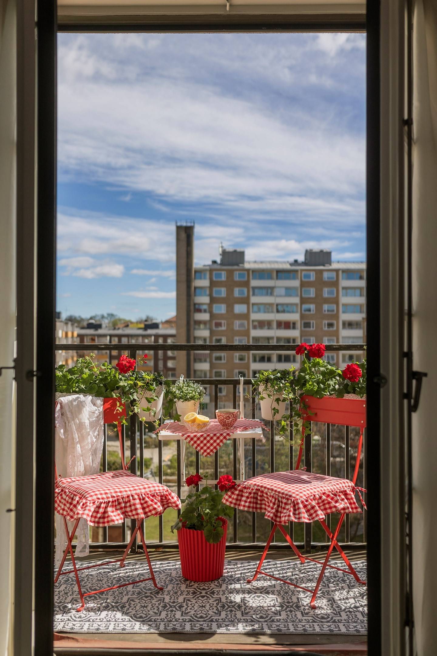 balcon sur cour petit appartement de 30m2 décoration classique chic