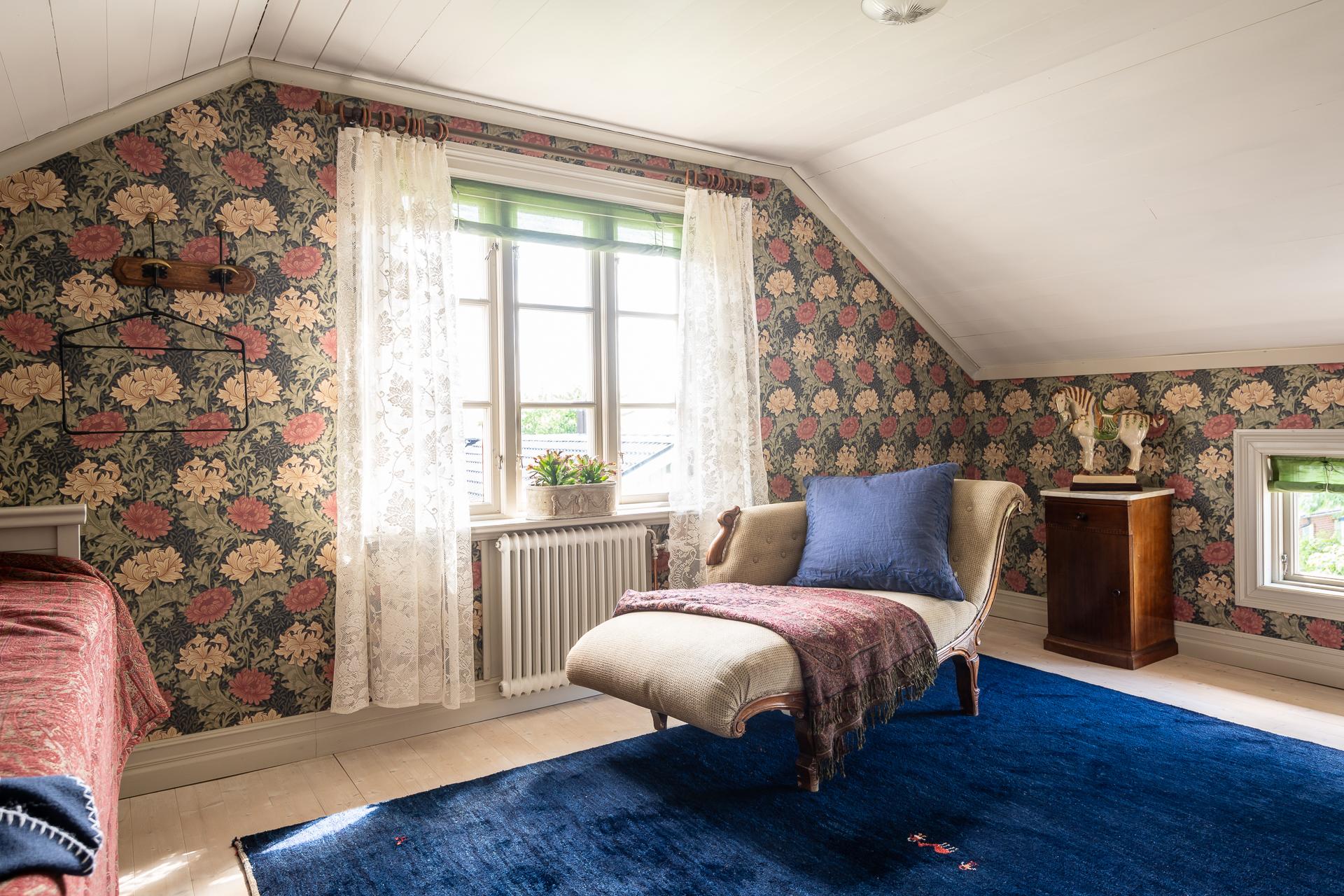 chambre vintage avec papier-peint fleuri décoration scandinave chambre vintage avec papier-peint fleuri décoration scandinave