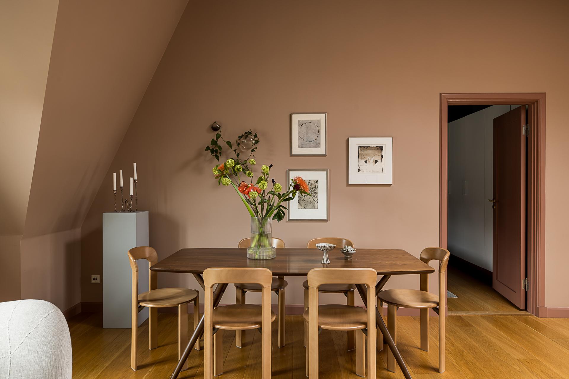 salle à manger décoration contemporaine appartement avec lampadaire IKEA PS 2026