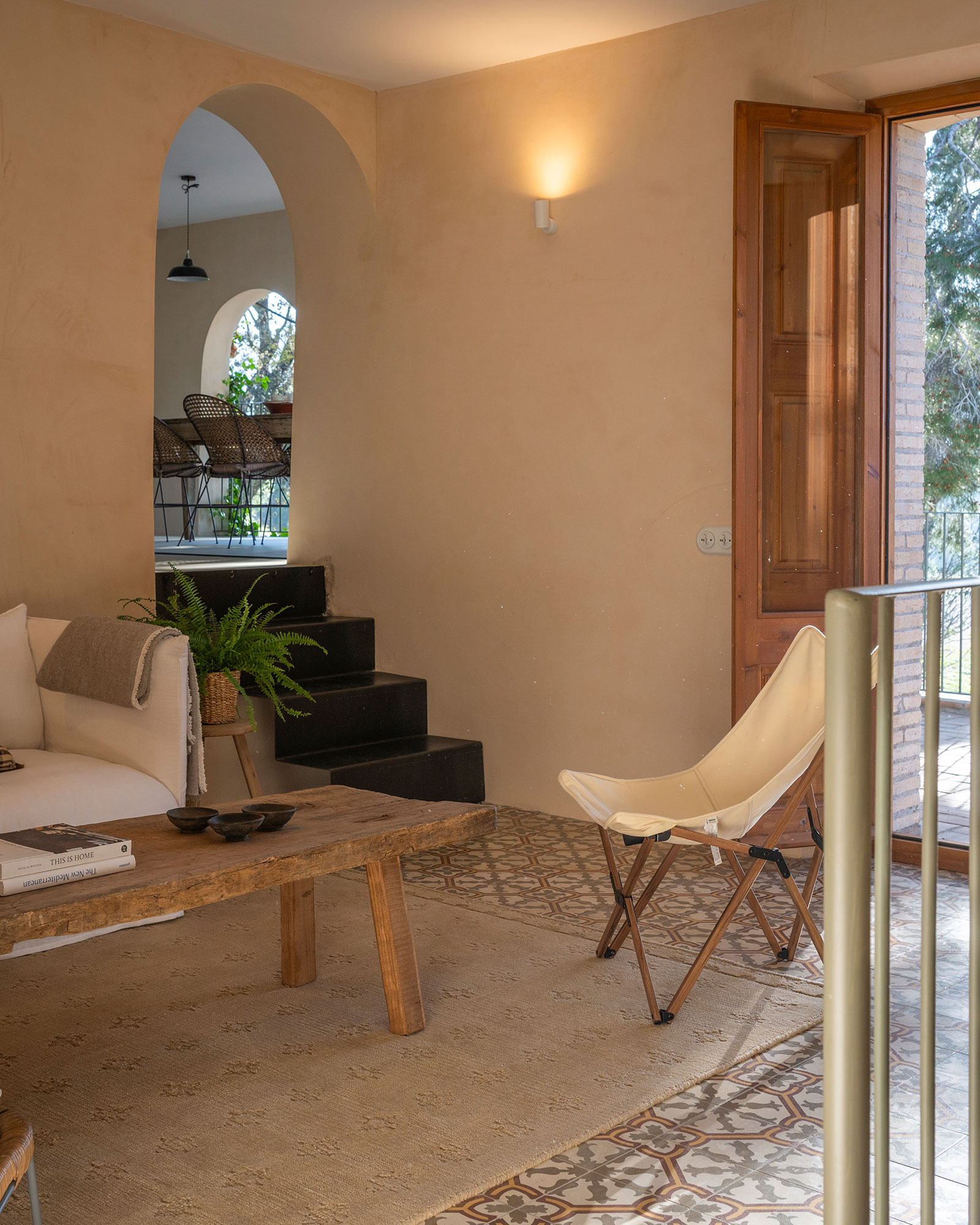 salon décoration rustique chic et naturelle ferme du 18e siècle rénovée Mas Grimosach