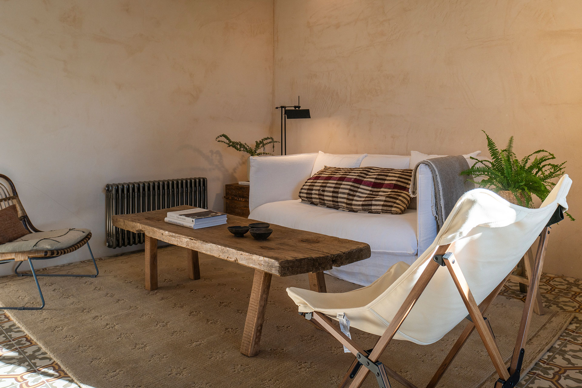 salon décoration rustique chic et naturelle ferme du 18e siècle rénovée Mas Grimosach