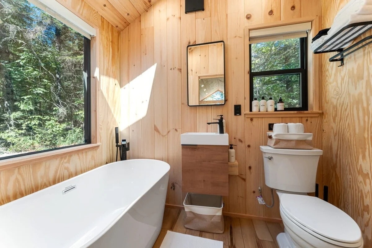 salle de bain tiny house nordique Luna Nook Maine
