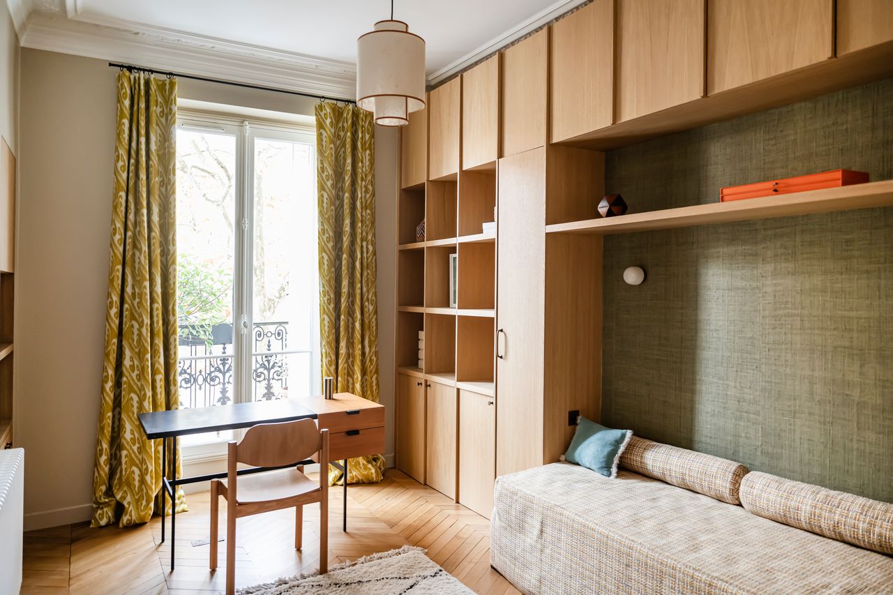 bureau avec meuble pont appartement Paris Photo : © Julien Pépy
