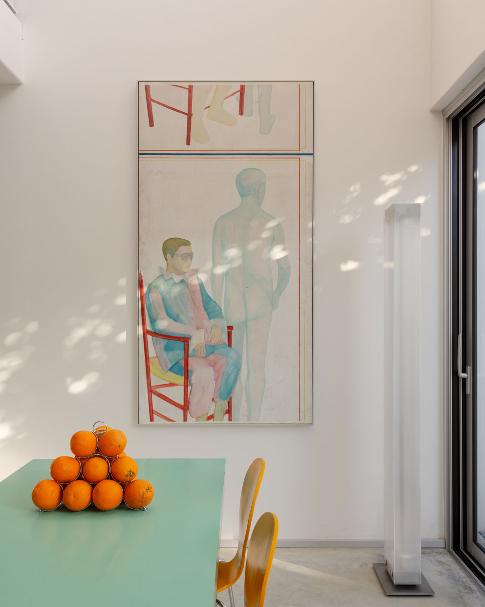 salle à manger style design en couleurs maison de village centenaire avec patio rénovée Andalousie