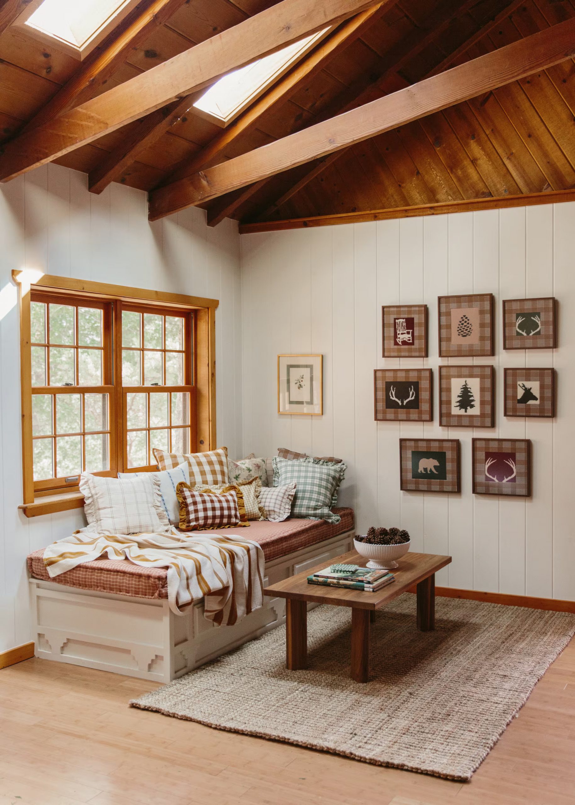 salon maison en bois décoration rustique chic style cottagecore avec tissy Vichy