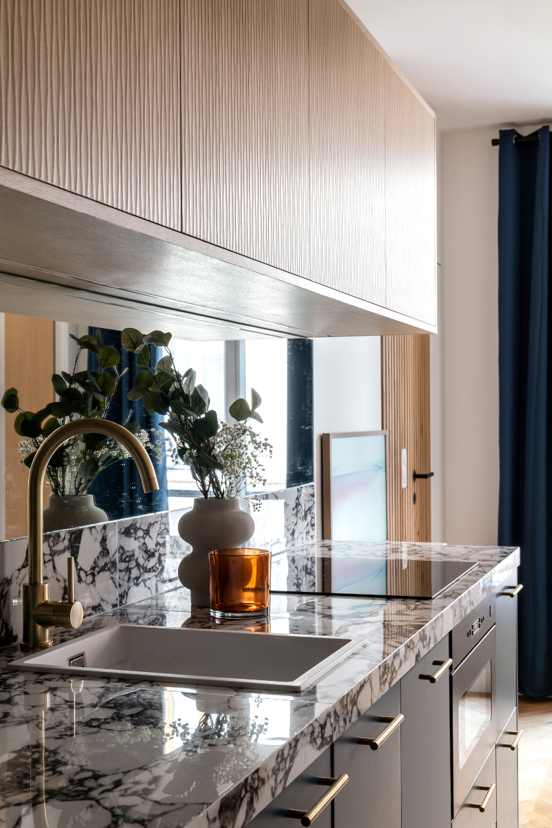 cuisine ouverte appartement de 55m2 à louer à Paris décoration contemporaine Photo : © Agathe Tissier cuisine ouverte appartement de 55m2 à louer à Paris décoration contemporaine Photo : © Agathe Tissier