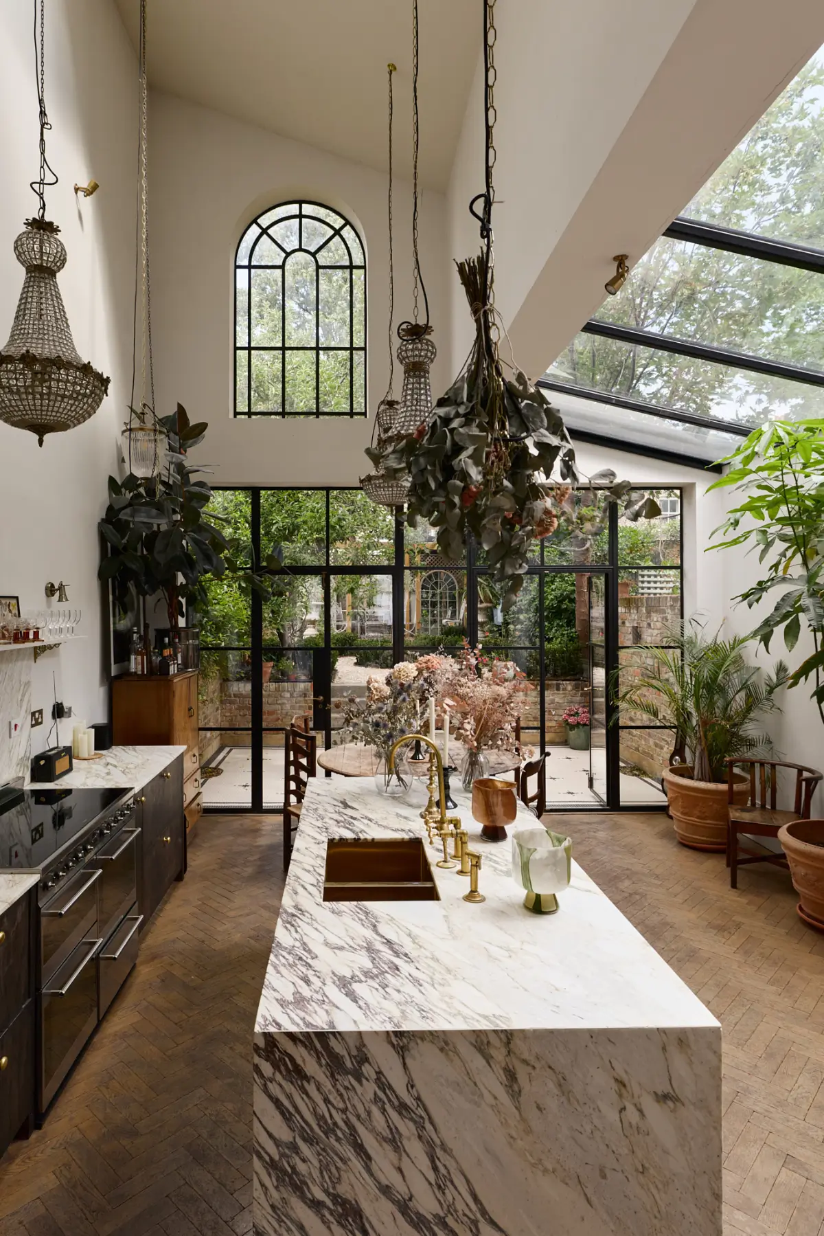cuisine dans grande extension style classique chic maison victorienne rénovée et agrandie à Londres