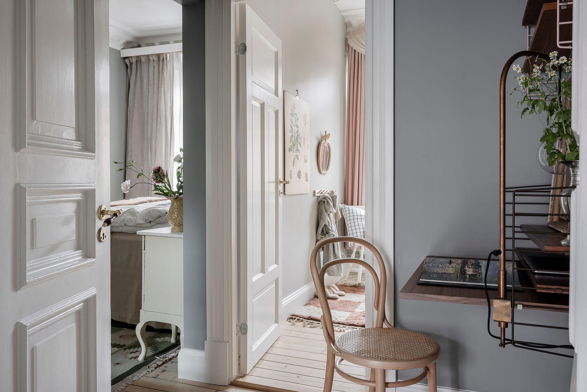 entrée avec bureau String vintage