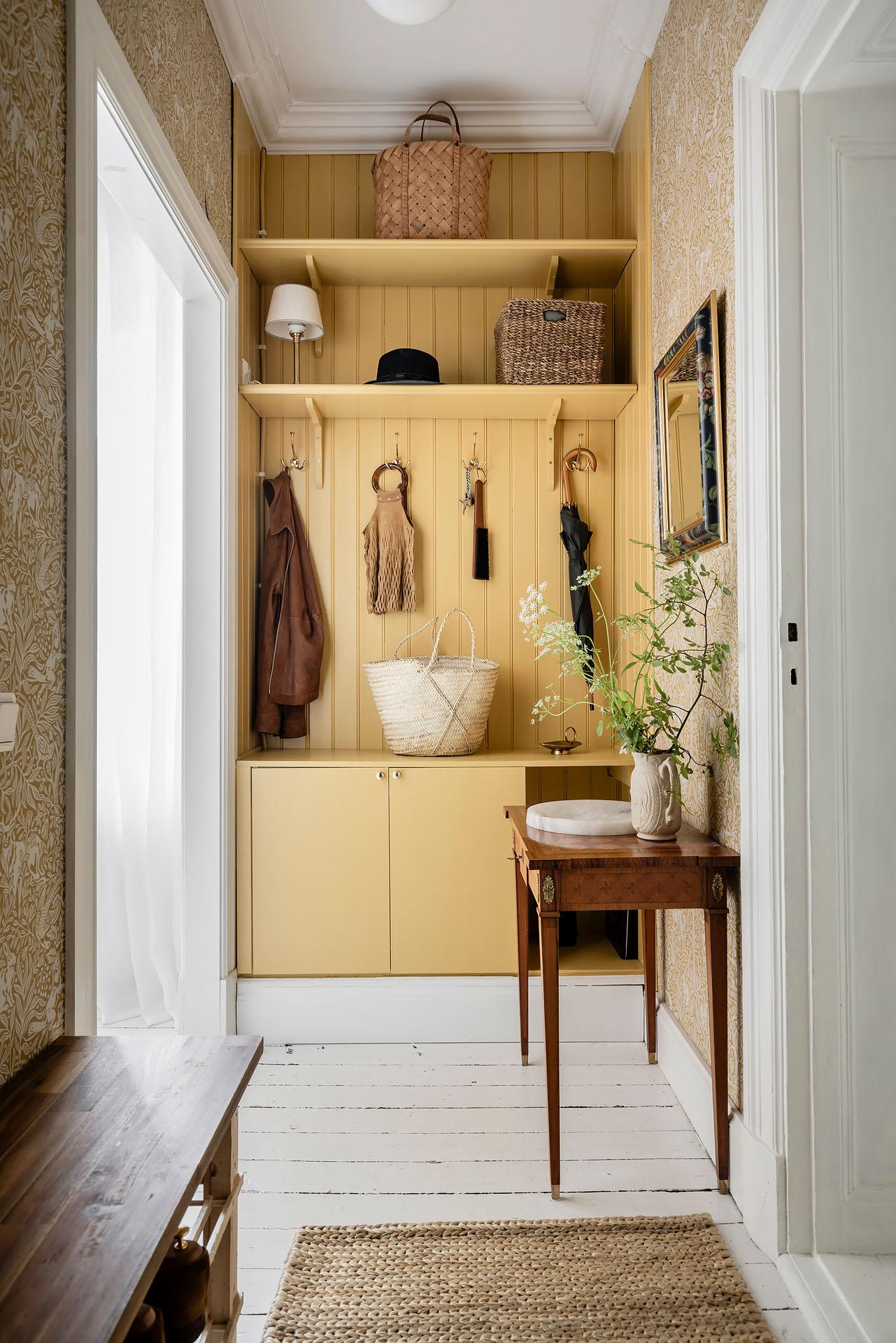 entrée jaune décoration scandinave appartement ancien 81m2