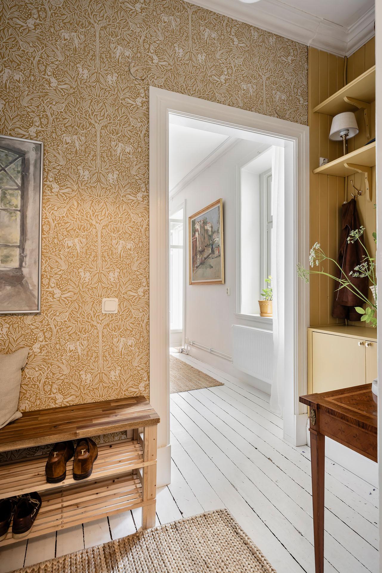 entrée jaune décoration scandinave appartement ancien 81m2