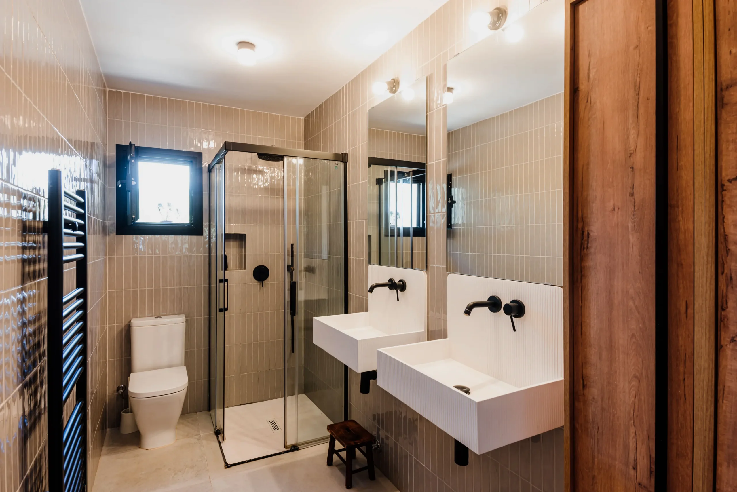 salle de bain moderne beige