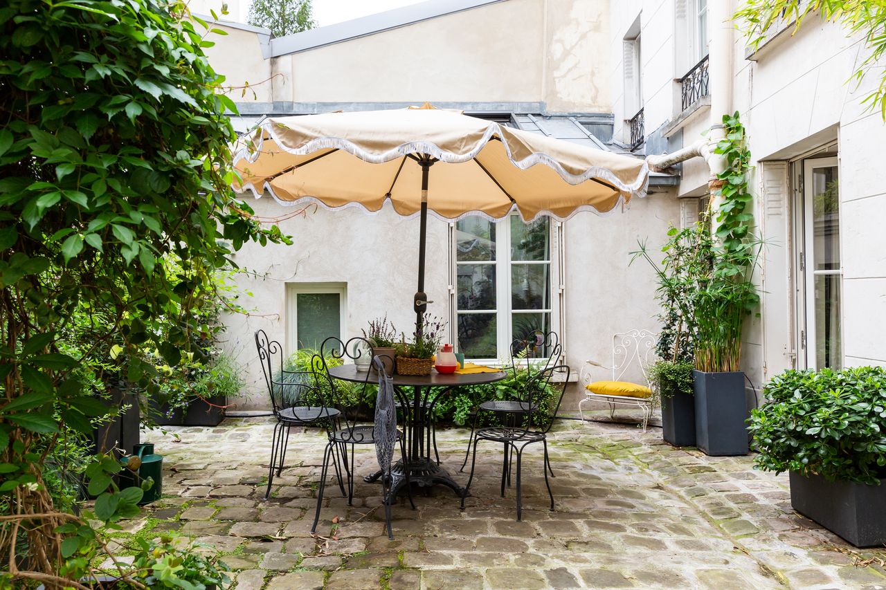 appartement Paris Bastille dans ancien garage avec cour Photo : © Agathe Tissier appartement Paris Bastille dans ancien garage avec cour Photo : © Agathe Tissier