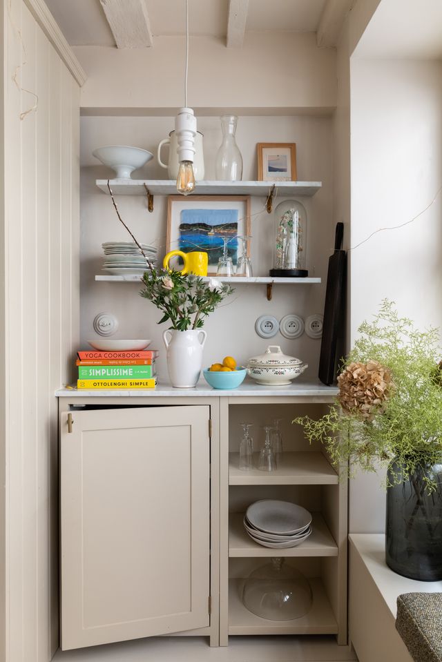 cuisine avec poutres décoration rustique chic appartement à Paris Bastille dans ancien garage avec cour Photo : © Agathe Tissier cuisine avec poutres décoration rustique chic appartement à Paris Bastille dans ancien garage avec cour Photo : © Agathe Tissier