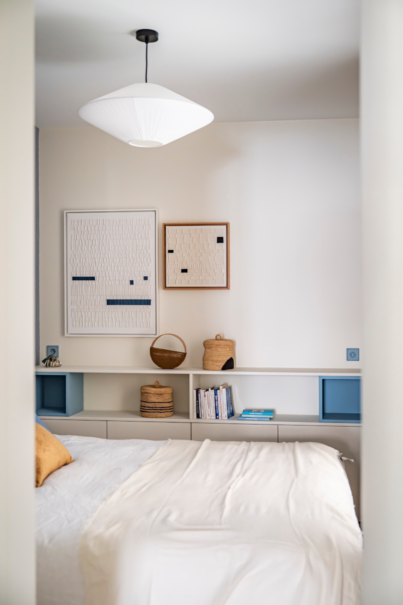 chambre appartement de 60m2 rénové à Paris Photo : ©Julien Pépy chambre appartement de 60m2 rénové à Paris Photo : ©Julien Pépy