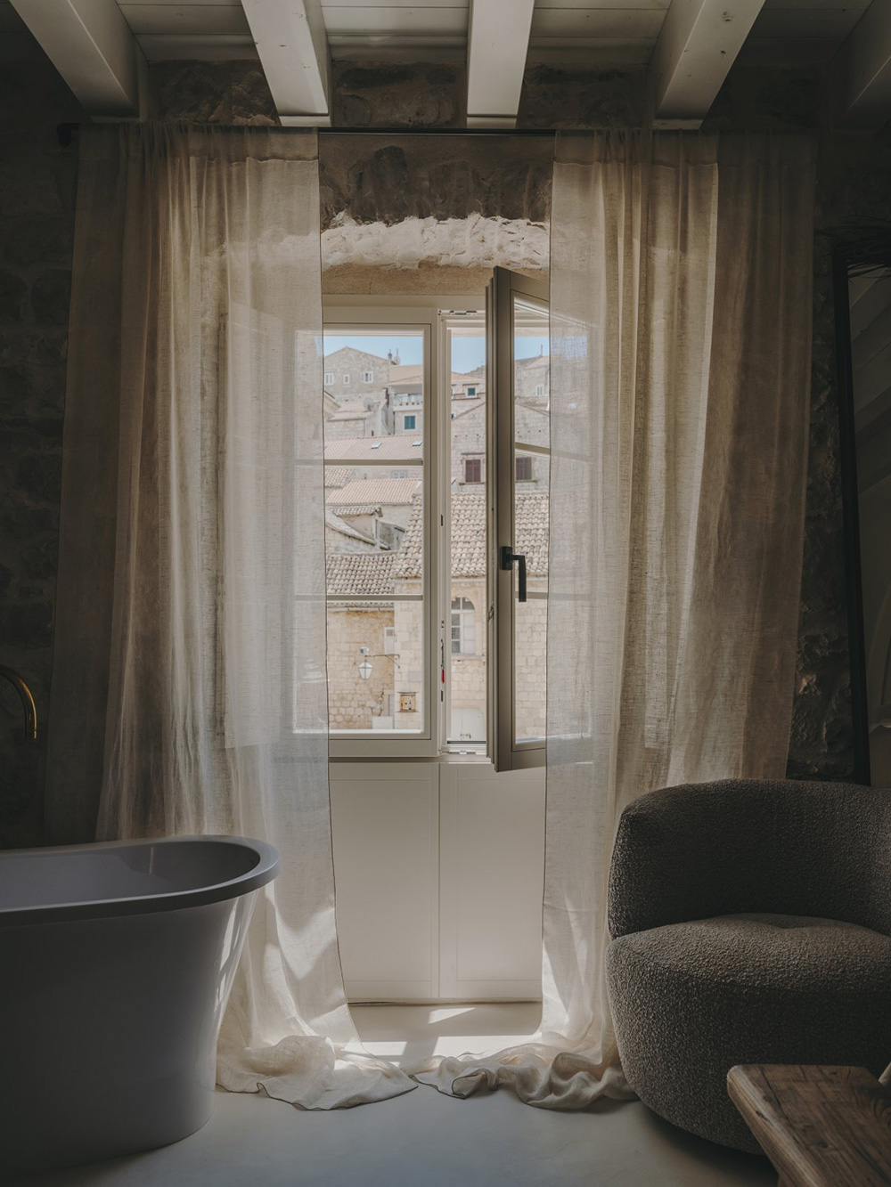 bedroom with beams and bathtub Palazzo Caterina Hvar Croatia