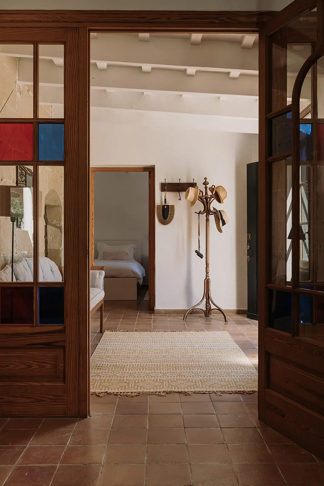 entrée avec verrière et poutres finca du 19e siècle rénovée maison Minorque