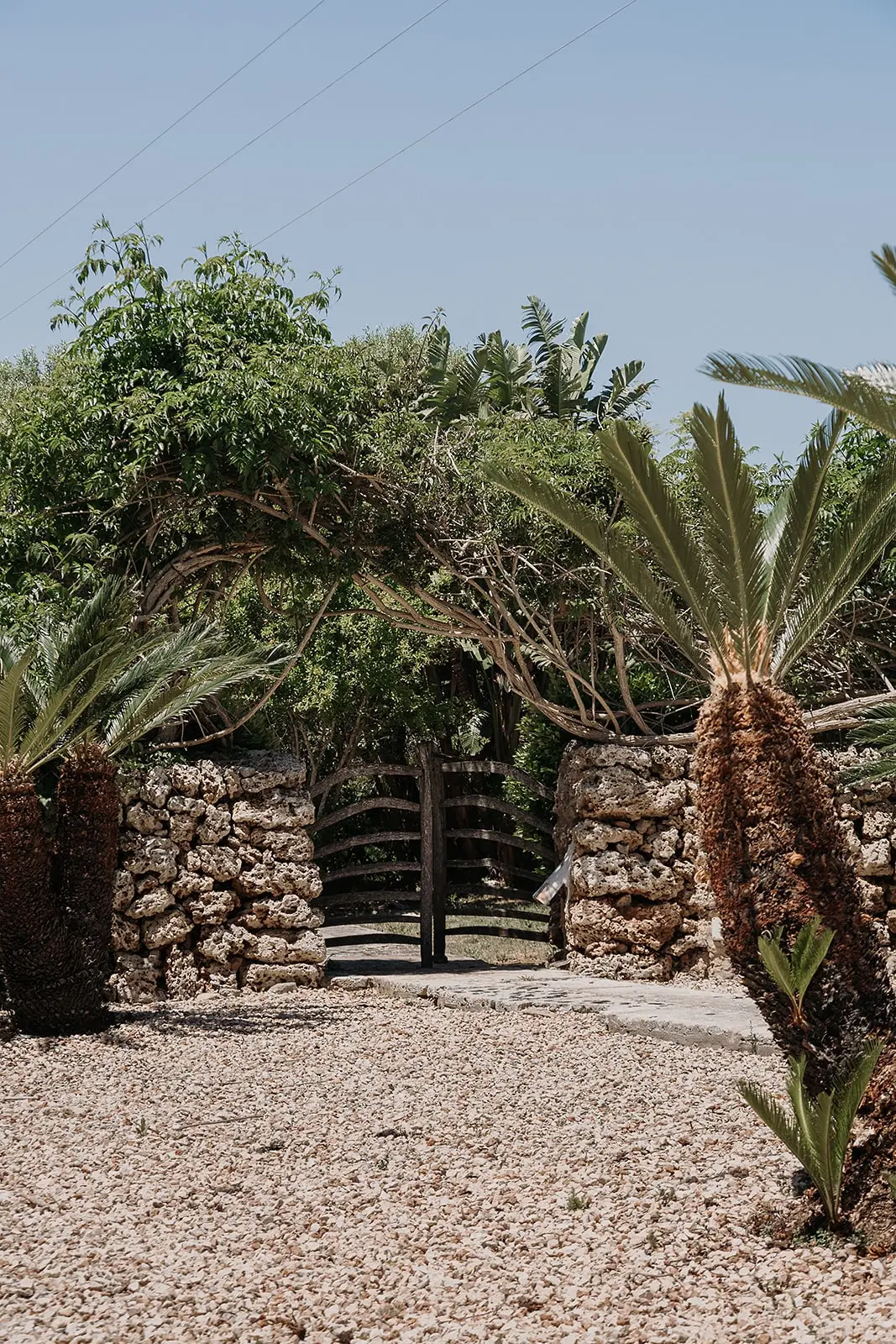 mur enceinte pierre sèche finca du 19e siècle rénovée maison Minorque