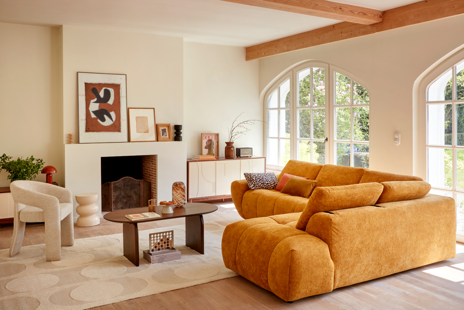 salon avec canapé orange rouille nouvelle collection But automne hiver 2026 salon avec canapé orange rouille nouvelle collection But automne hiver 2026