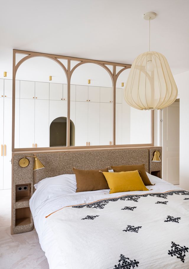 chambre parentale avec verrière bois et dressing décoration contemporaine appartement Paris Photo : ©Julien Pépy chambre parentale avec verrière bois et dressing décoration contemporaine appartement Paris Photo : ©Julien Pépy