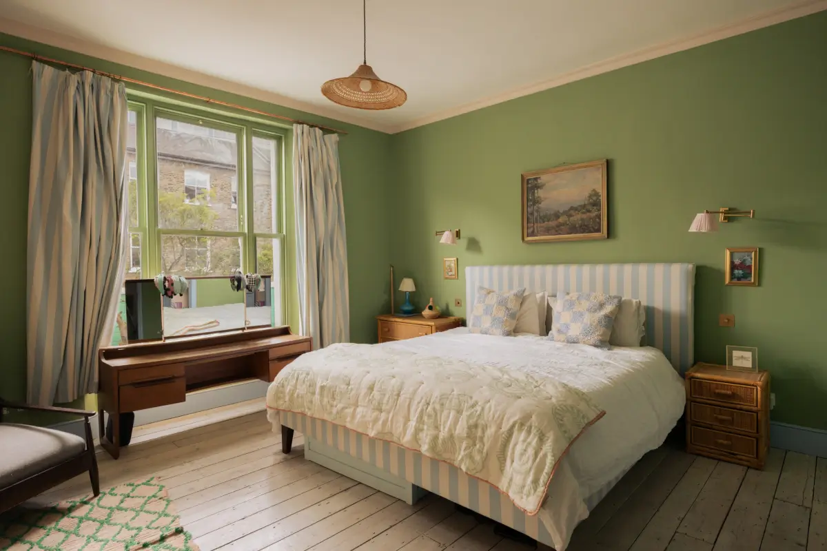 chambre murs verts maison victorienne à Londres