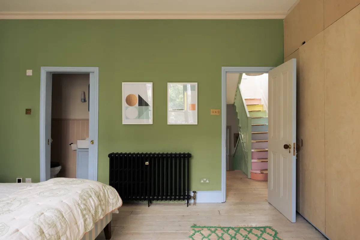 chambre murs verts maison victorienne à Londres