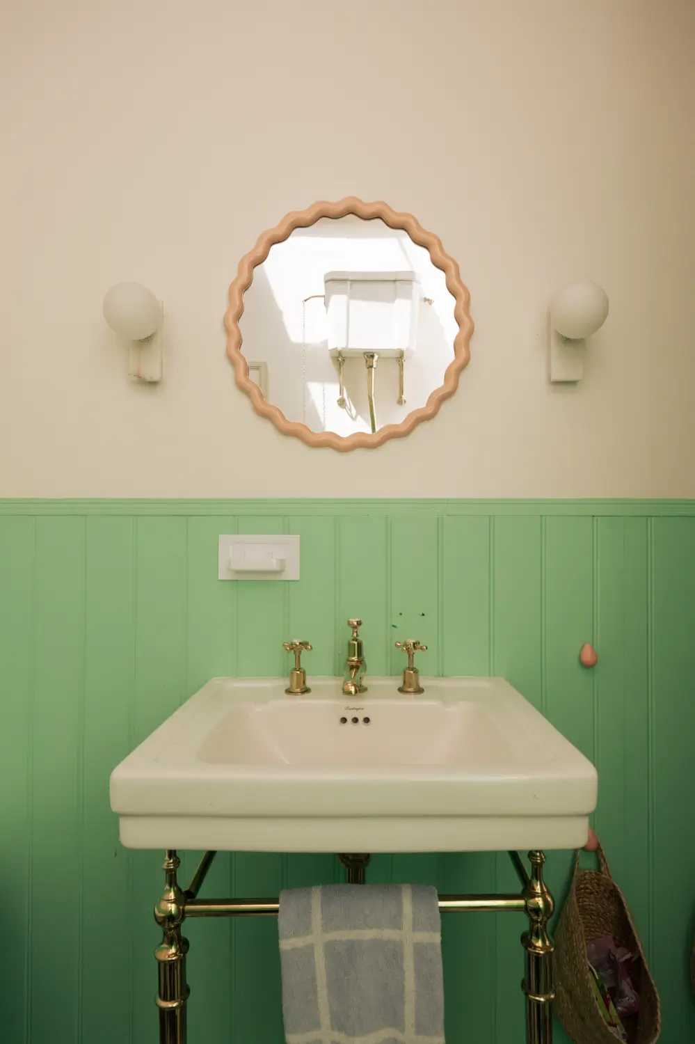 salle de bain vintage murs verts maison victorienne à Londres