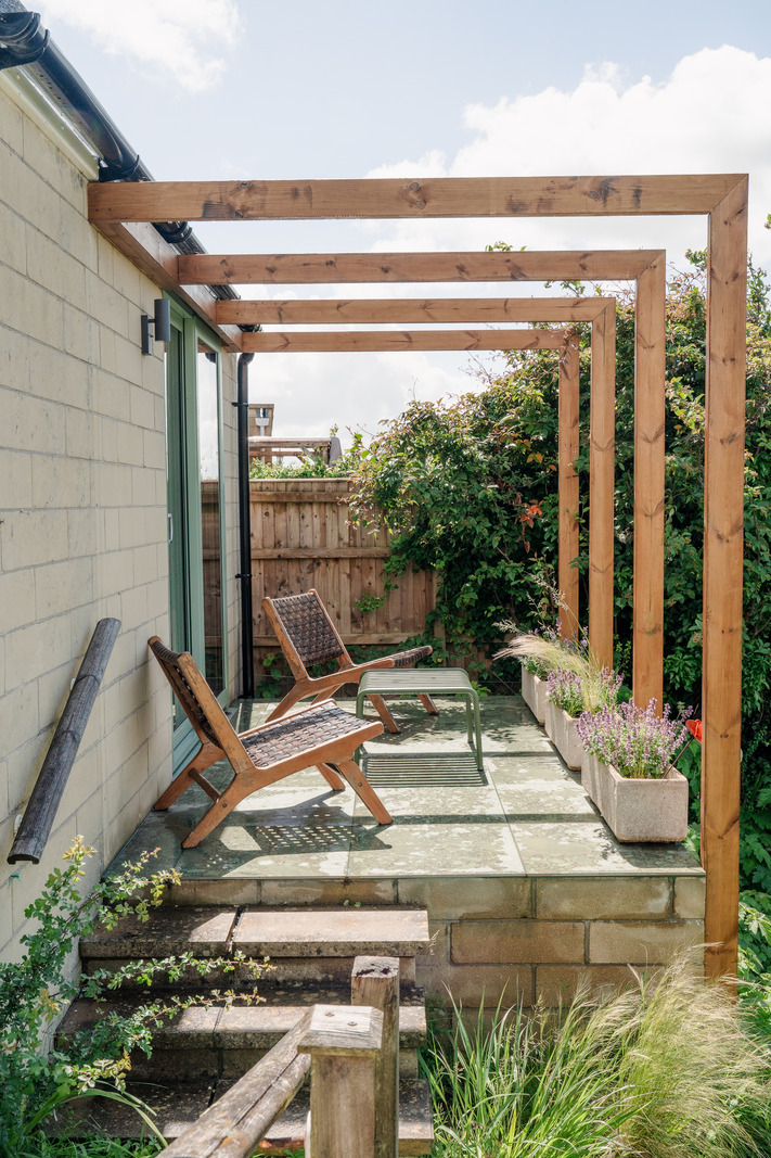 terrasse avec pergola bois dans jardin maison de ville Bath Angleterre terrasse avec pergola bois dans jardin maison de ville Bath Angleterre