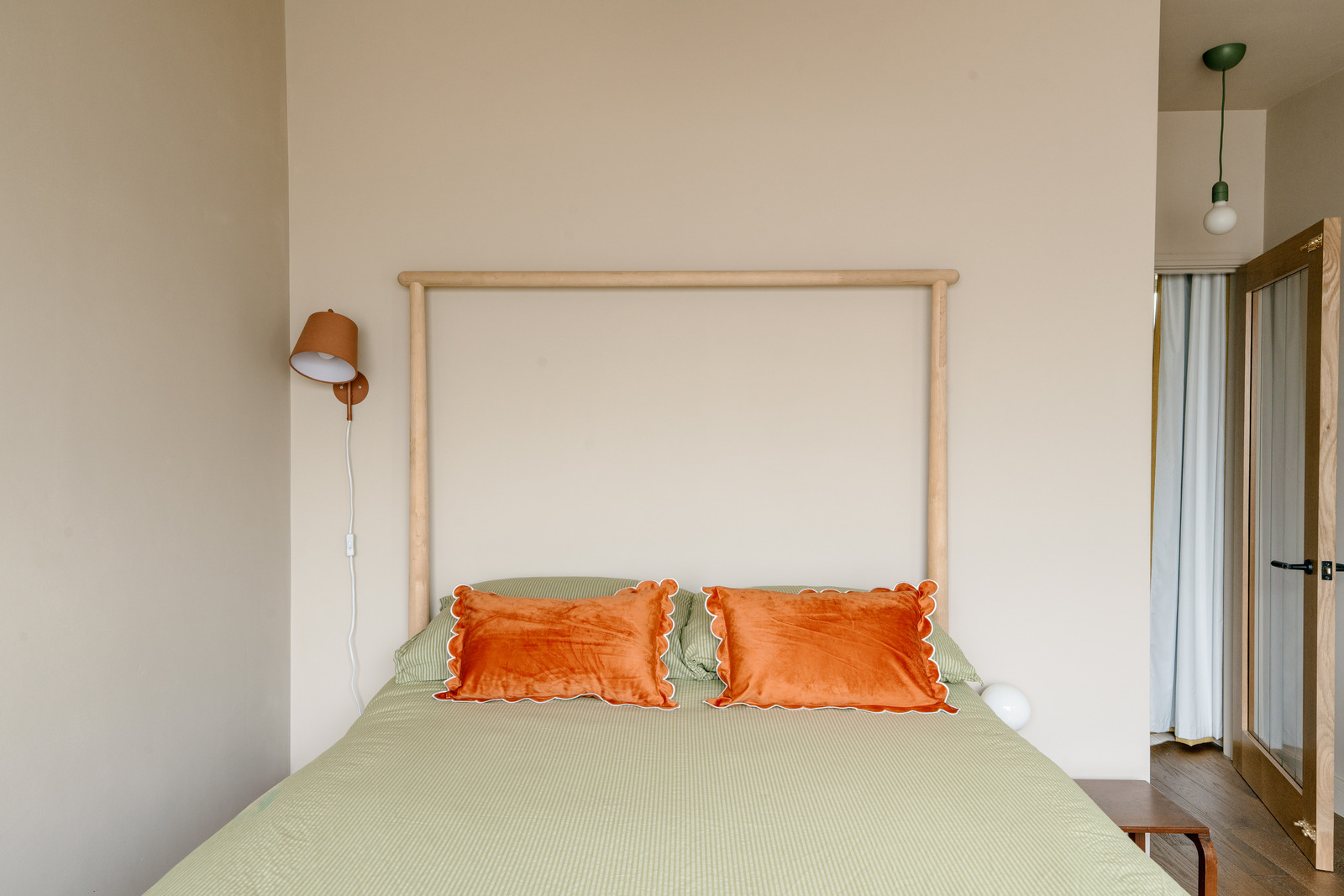chambre décoration contemporaine verte et terracotta maison familiale Bath Angleterre chambre décoration contemporaine verte et terracotta maison familiale Bath Angleterre