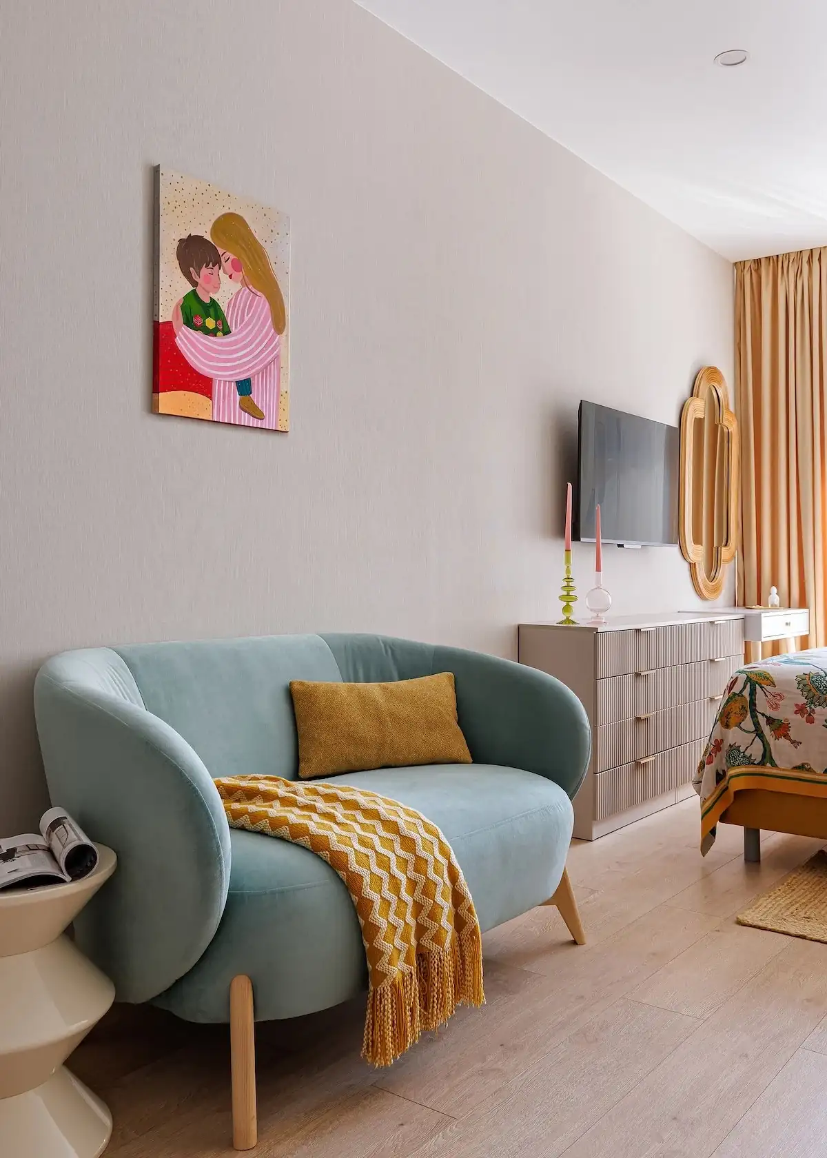 espace salon dans studio 26m2 décoration contemporaine et colorée