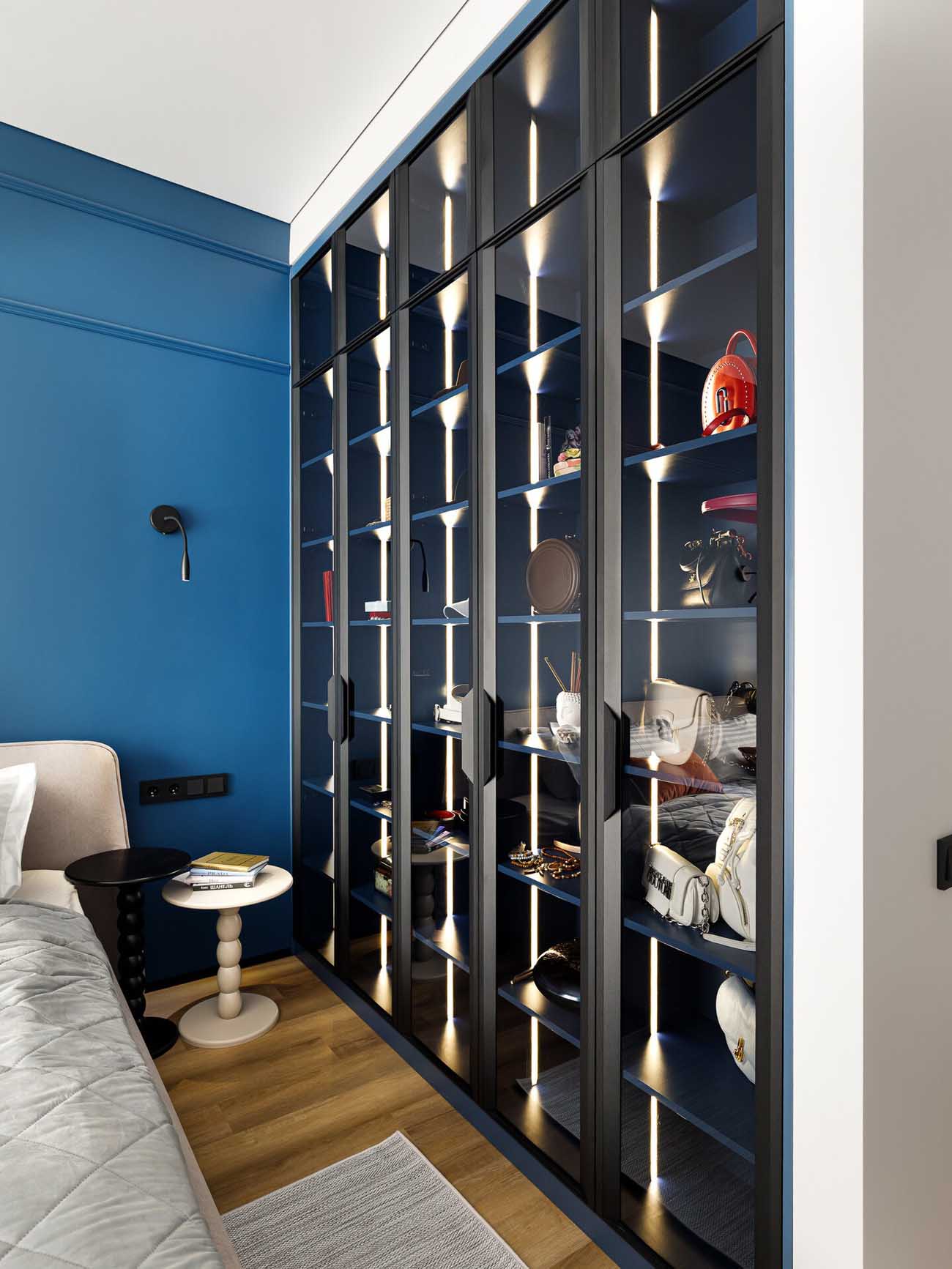 chambre mur bleu décoration contemporaine appartement 57m2