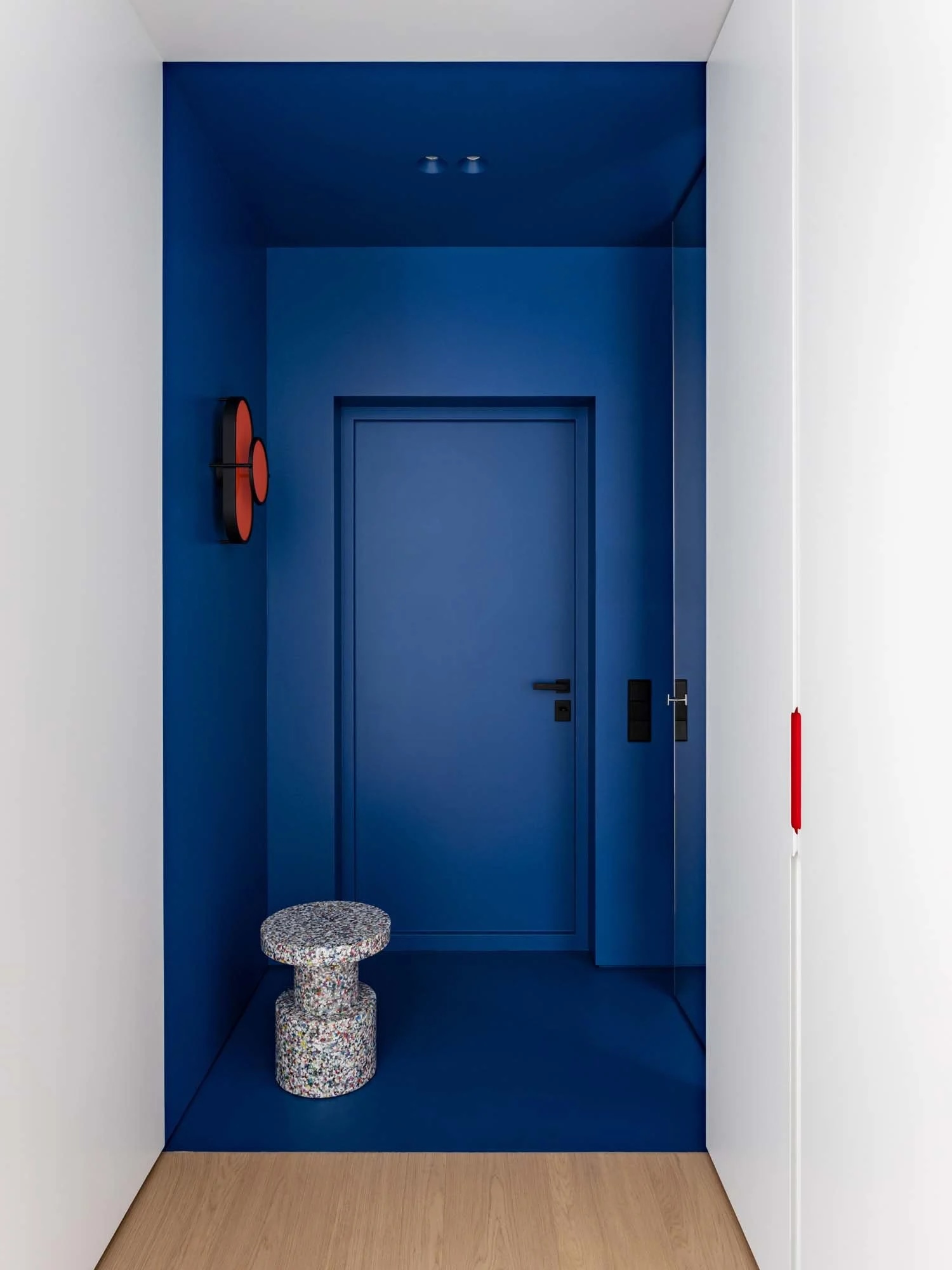 entrée bleue décoration design colorée