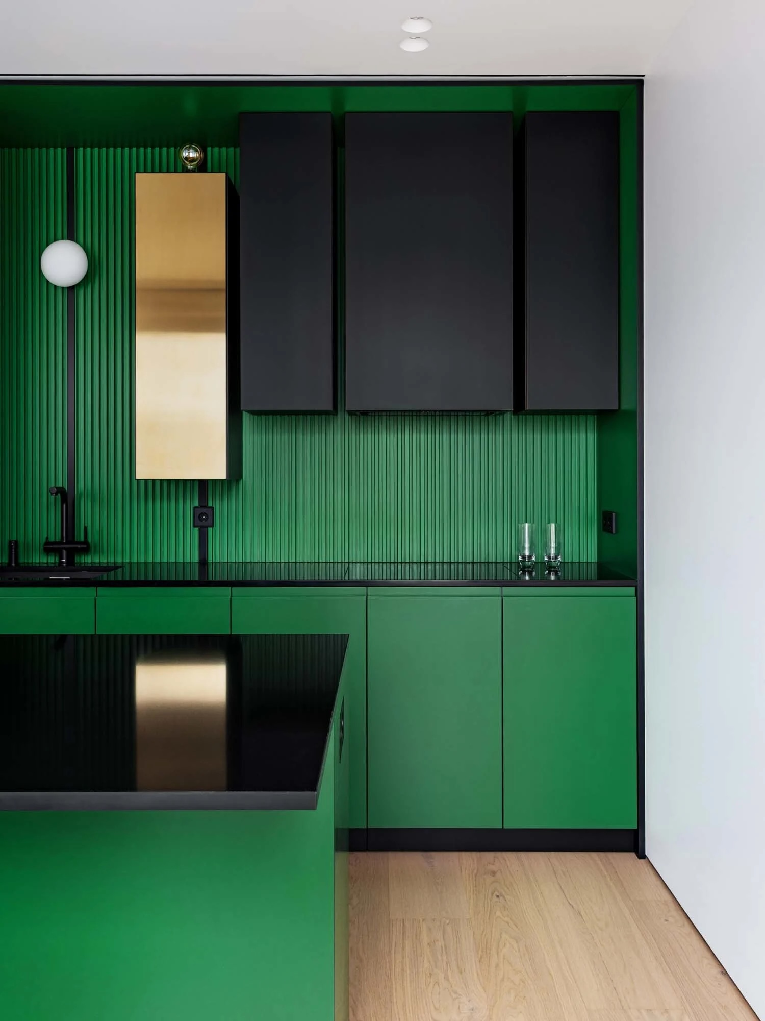 cuisine ouverte verte décoration design colorée