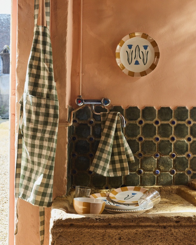 cuisine rustique carrelage vert catalogue Maisons du Monde 2026 automne hiver cuisine rustique carrelage vert catalogue Maisons du Monde 2026 automne hiver
