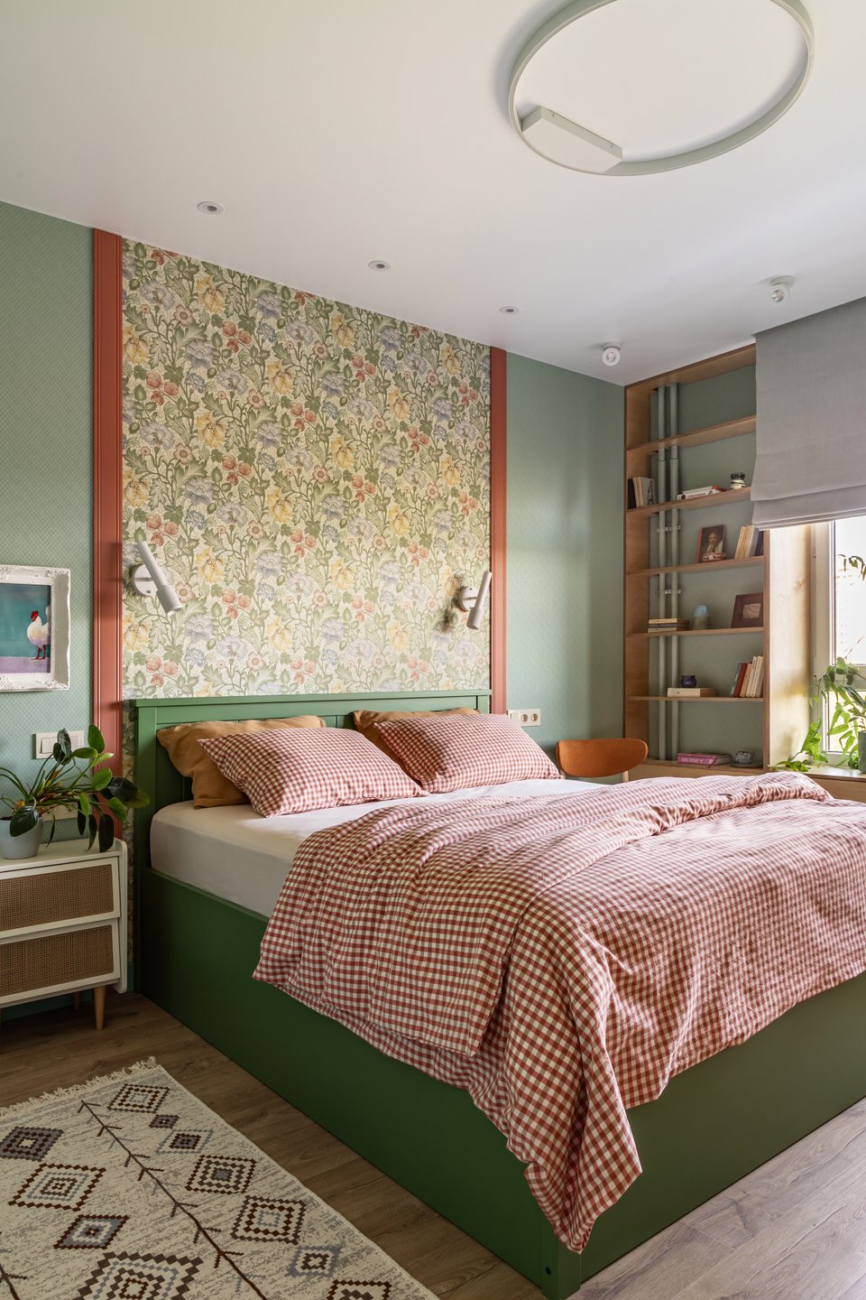 chambre murs vert et tête de lit papier-peint petit appartement 39m2 décoration campagnarde chambre murs vert et tête de lit papier-peint petit appartement 39m2 décoration campagnarde