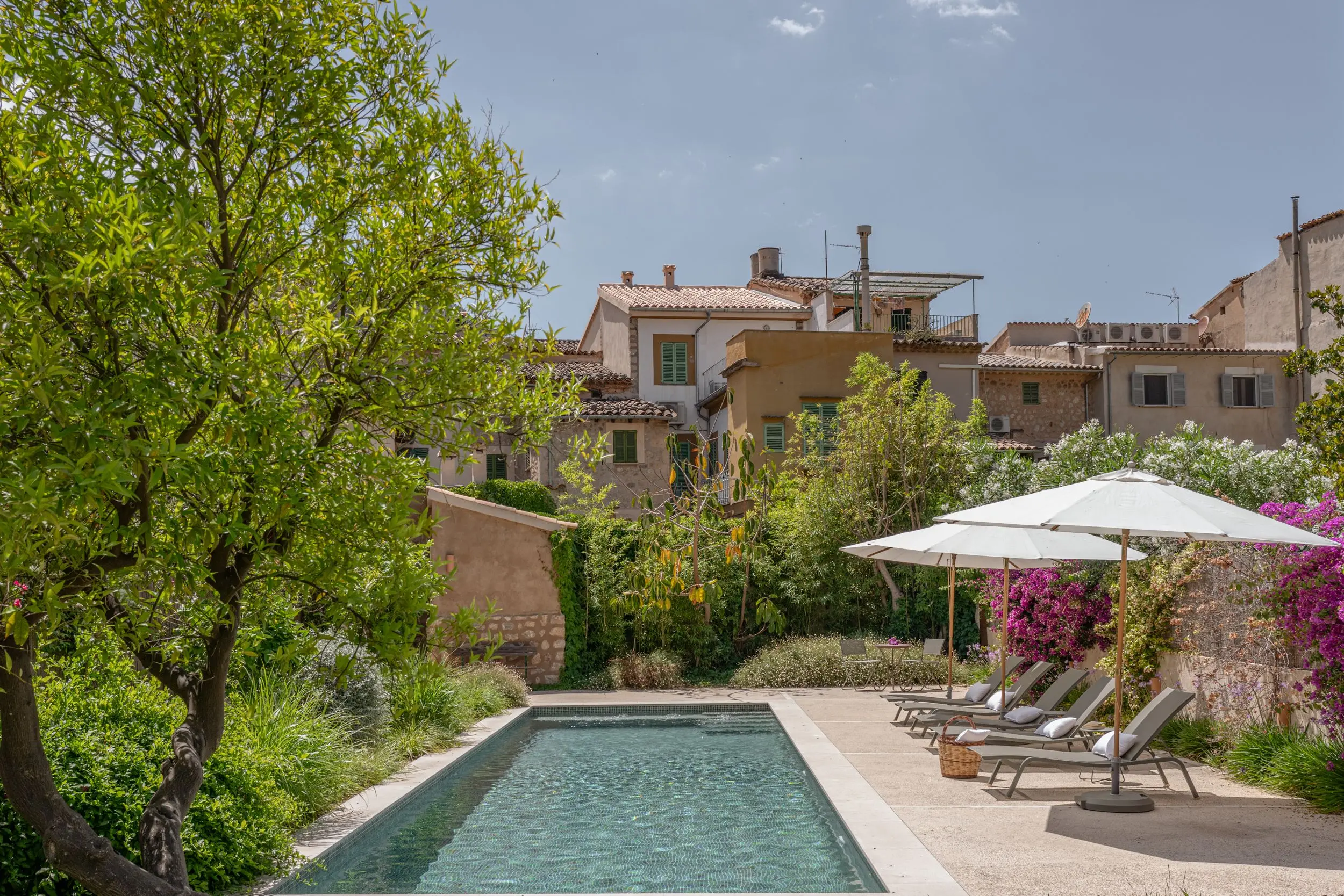 jardin de ville maison ancienne Majorque avec piscine Sa Casona par Berrow jardin de ville maison ancienne Majorque avec piscine Sa Casona par Berrow