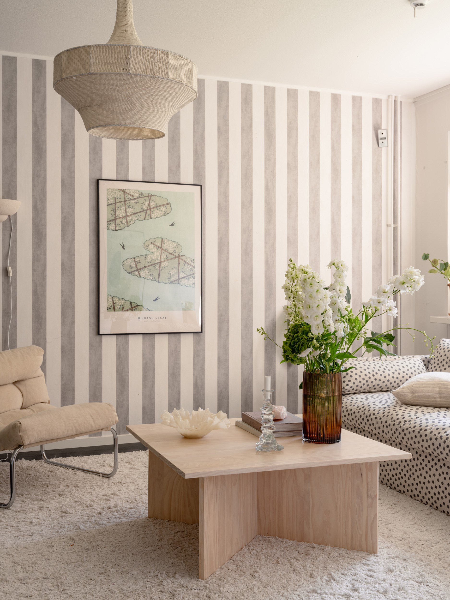 living room Scandinavian decor 44sqm studio with alcove for bed