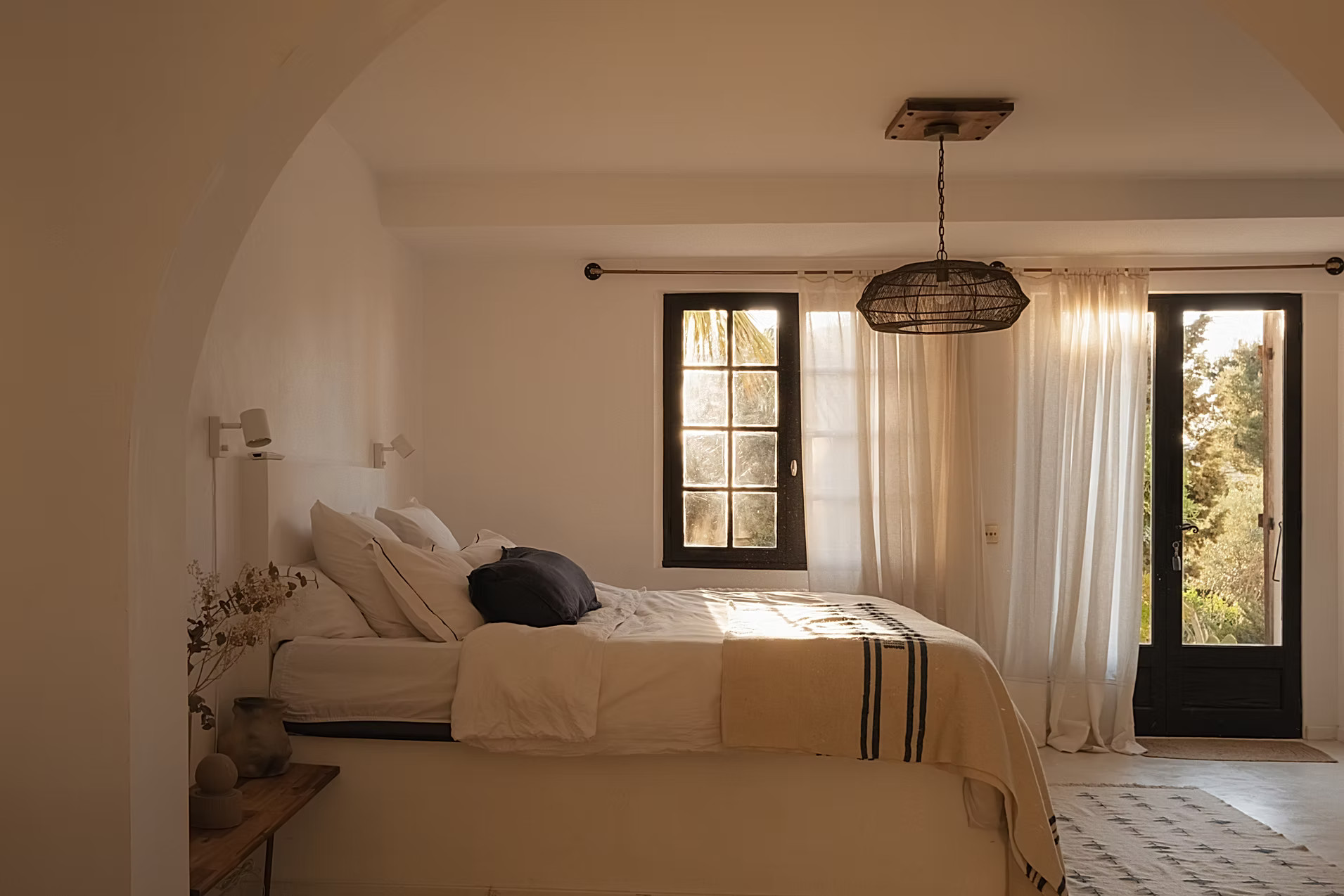 bedroom Provençal country house Casa Youm Marseille with pool and sea view
