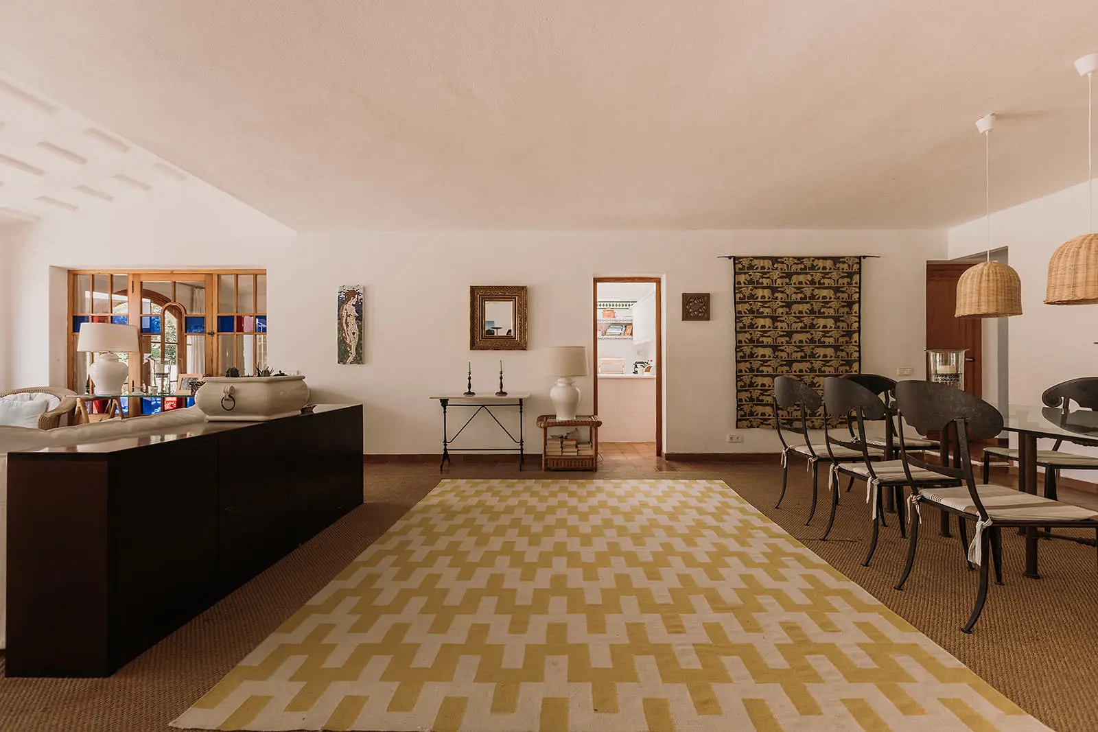 salon avec verrière bois finca du 19e siècle rénovée maison Minorque