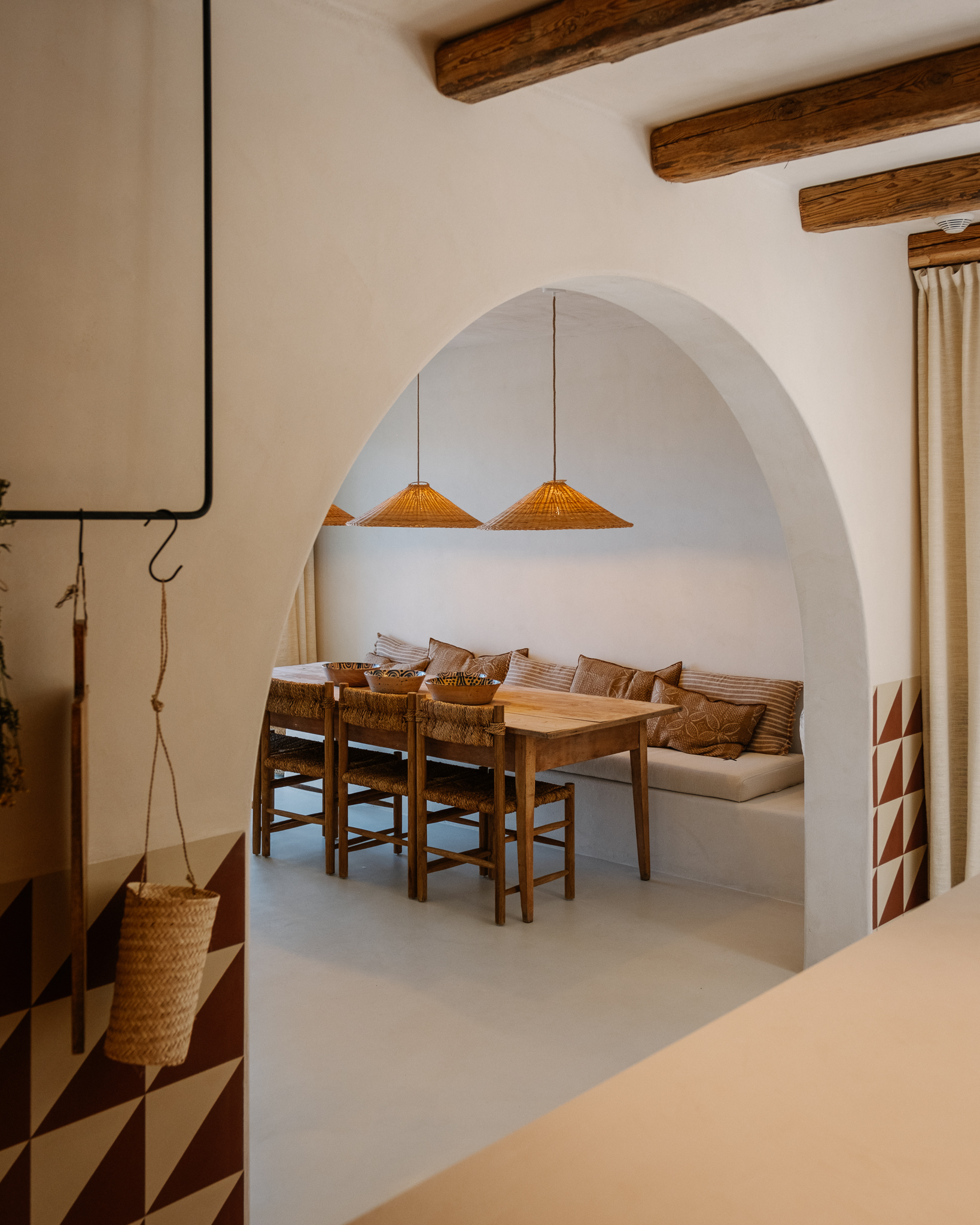 salle à manger avec arche et poutres salle à manger avec arche et poutres
