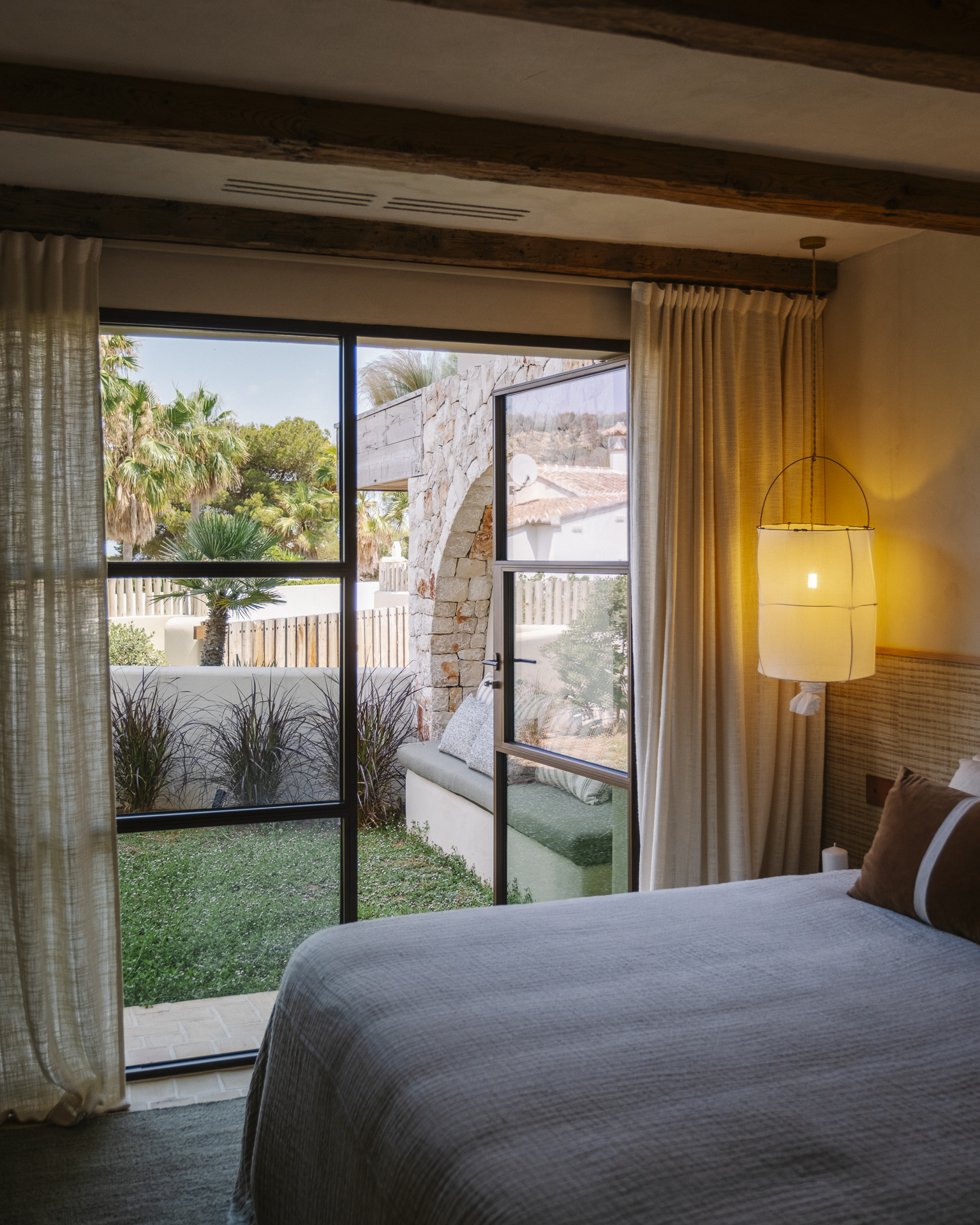 chambre décoration naturelle villa méditerranéenne contemporaine et passive avec piscine chambre décoration naturelle villa méditerranéenne contemporaine et passive avec piscine