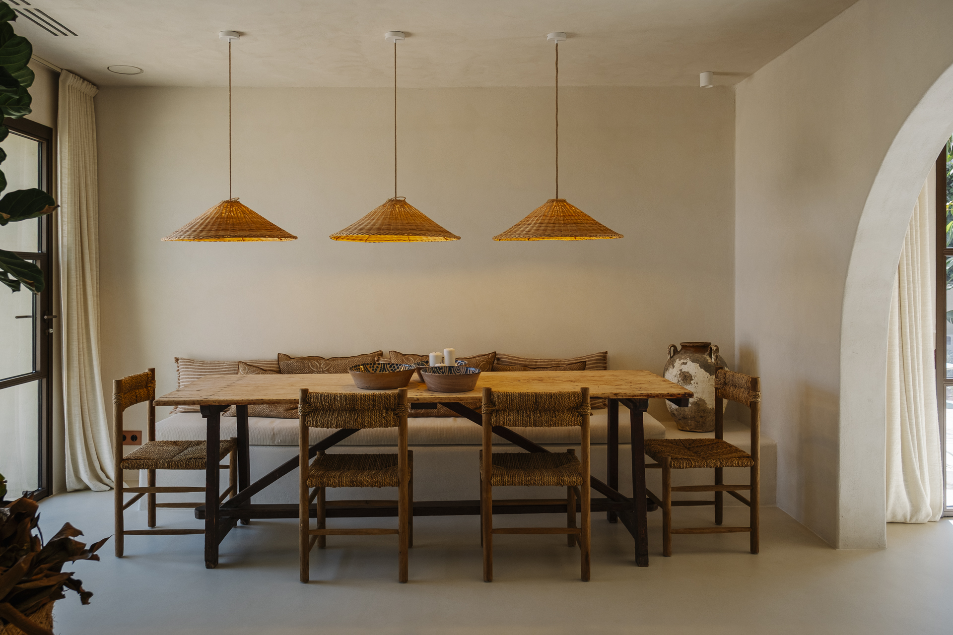 salle à manger décoration naturelle villa méditerranéenne contemporaine et passive avec piscine salle à manger décoration naturelle villa méditerranéenne contemporaine et passive avec piscine
