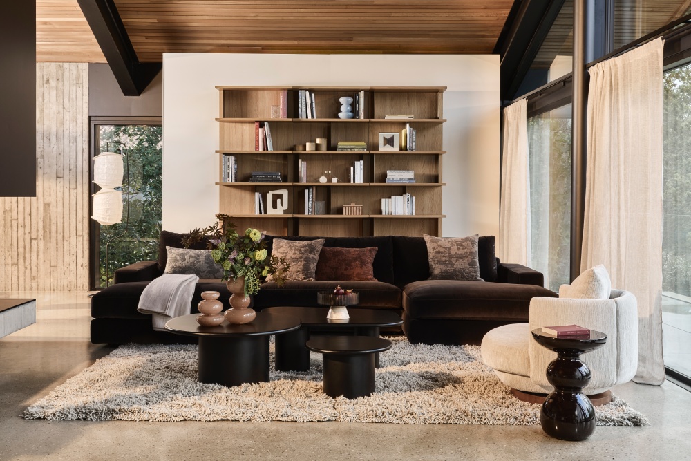 salon contemporain canapé velours marron collection AMPM 2026/2027 automne hiver