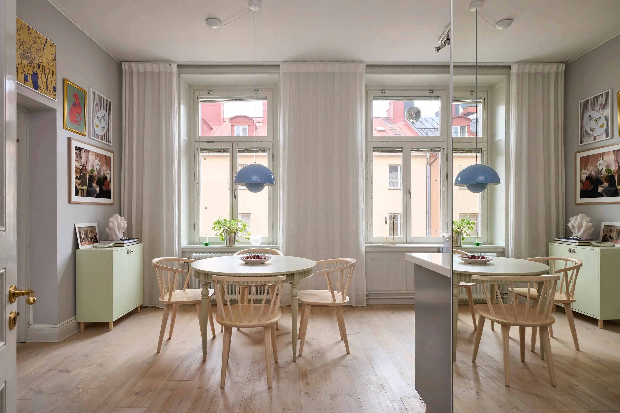 cuisine shaker grise avec salle à manger décoration scandinave petit appartement de 49m2