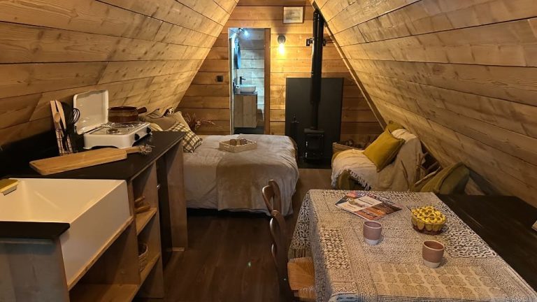 intérieur chalet A-Frame France mini maison 28m2 Cistébois
