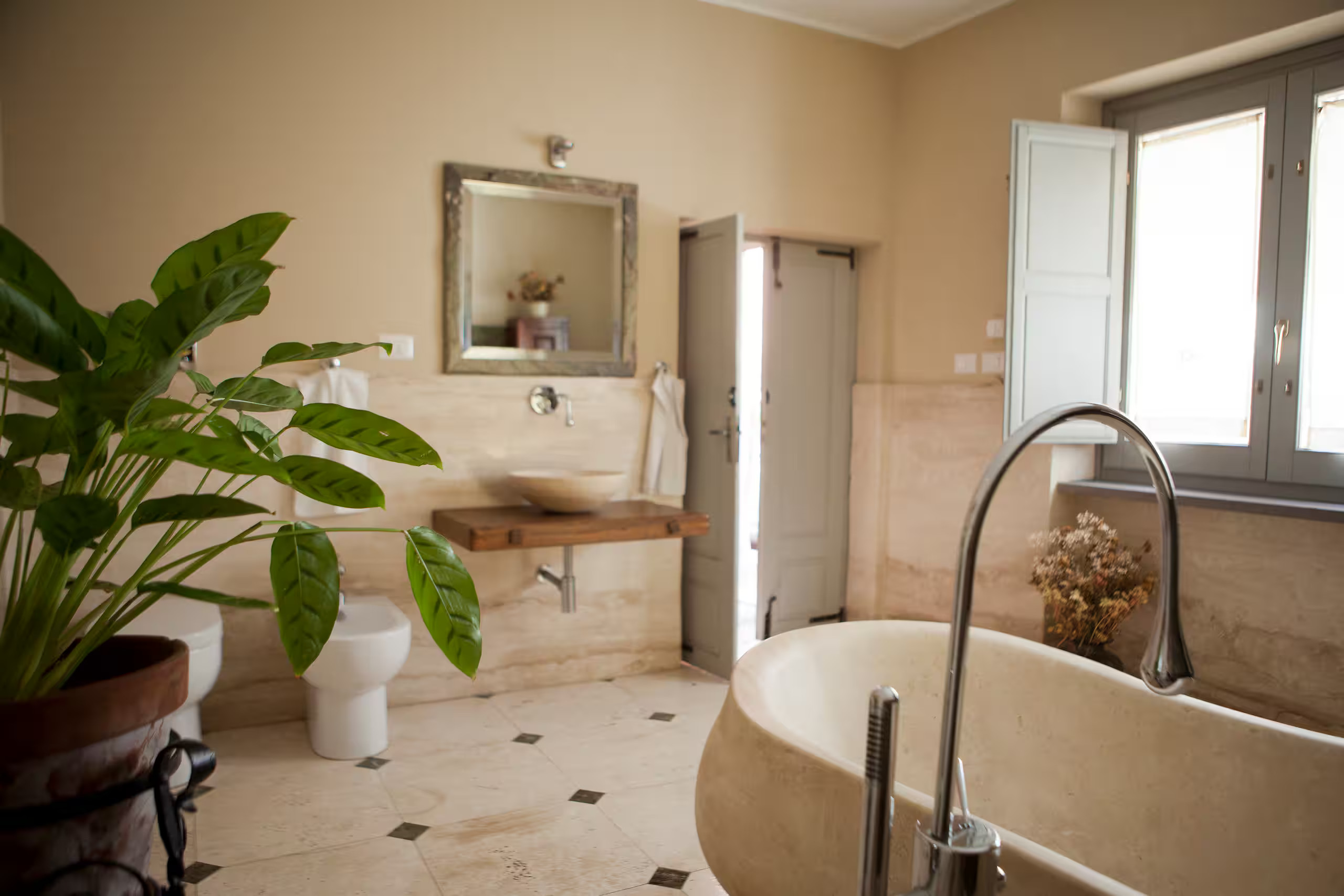 bathroom with marble bathtub townhouse in Sardinia Casa Orosei