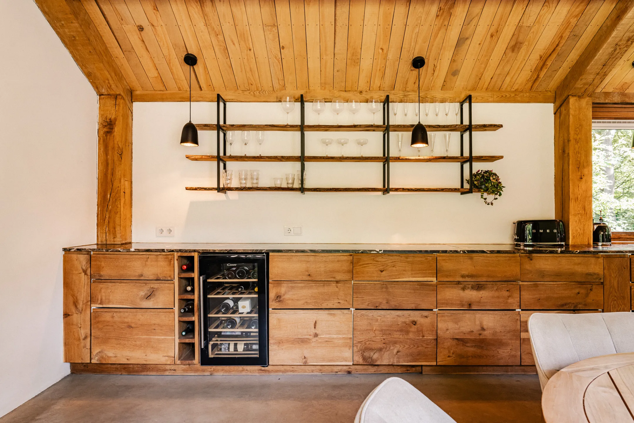 cuisine ouverte maison contemporaine en bois avec piscine écologique et naturelle cuisine ouverte maison contemporaine en bois avec piscine écologique et naturelle